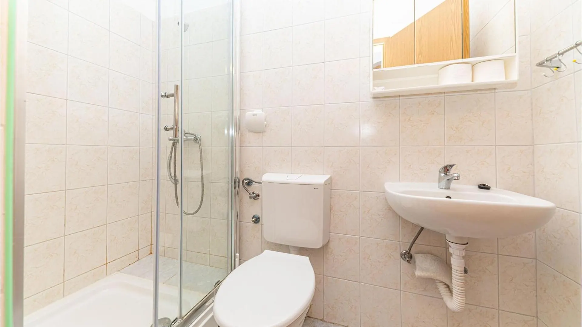 2 Bedroom Amazing Apartment In Slatine