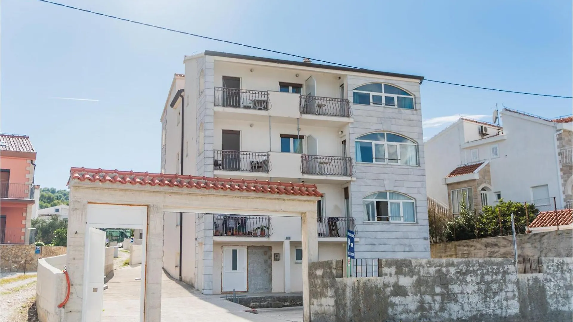 2 Bedroom Amazing Apartment In Slatine