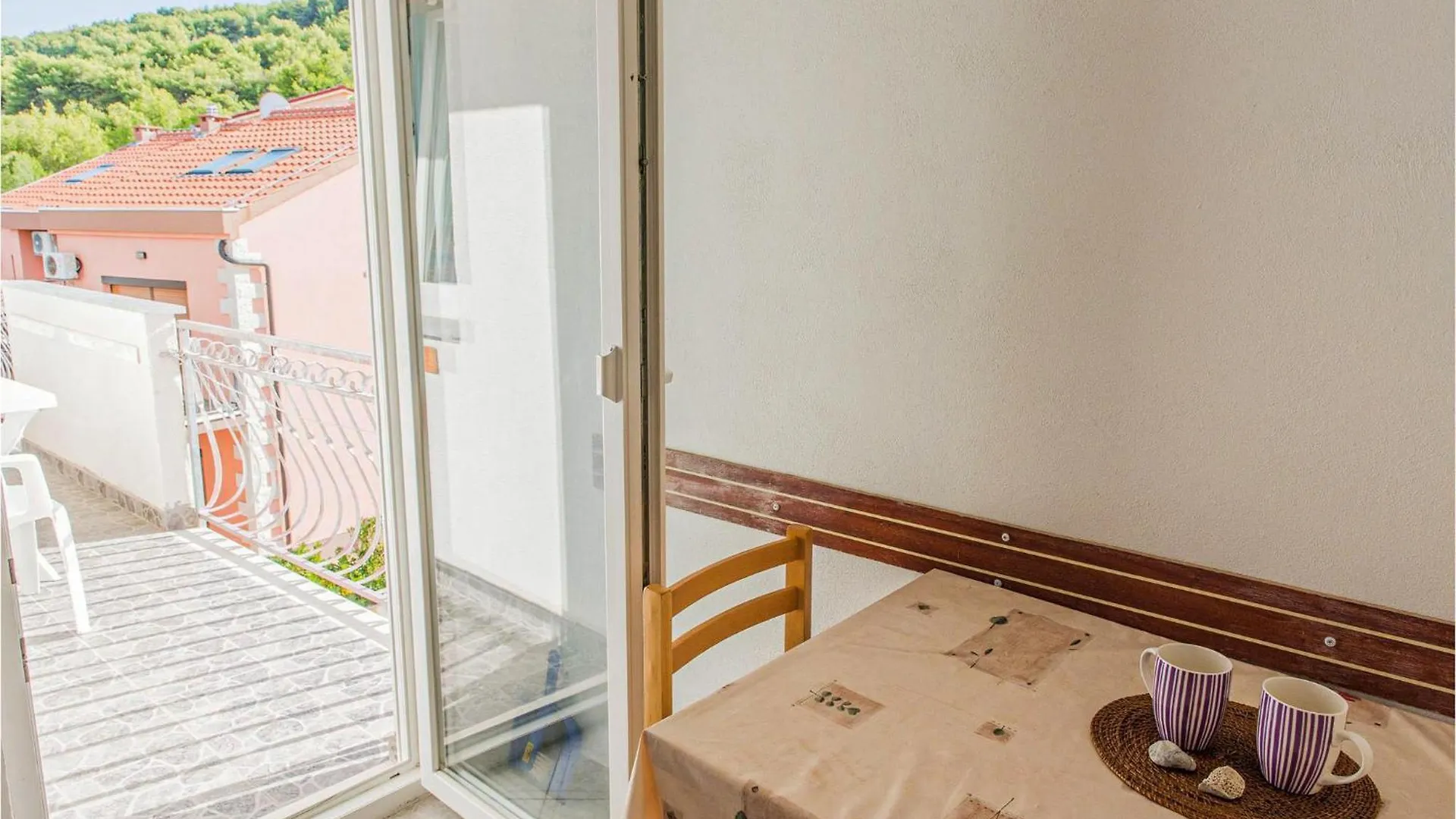 2 Bedroom Amazing Apartment In Slatine